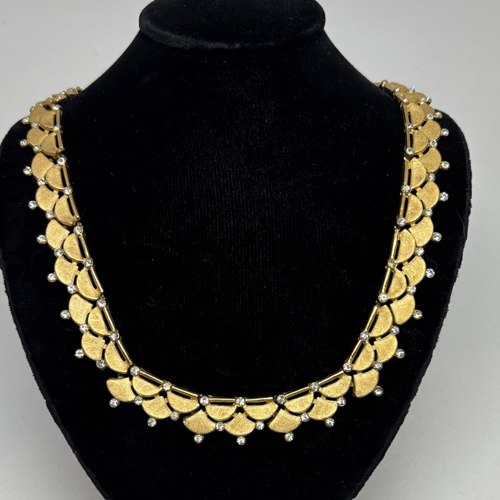 Beautiful Vintage Trifari ‘Fish Scale’ necklace